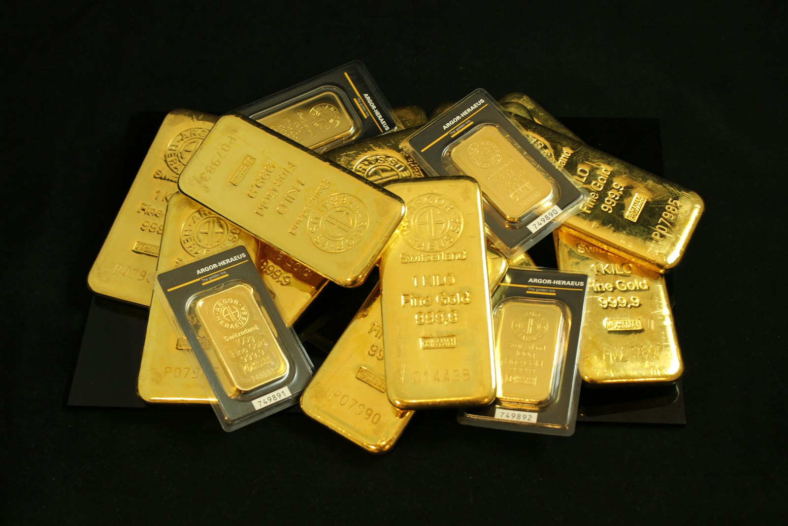 Goldbarren und Anlagemünzen